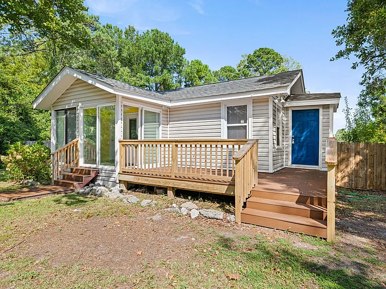 682 E Ocean Rd — Photo 3