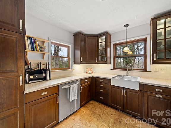 3rd image of 45 Crescent Point Dr