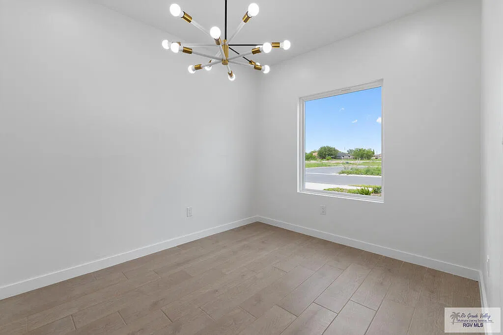 3 bed, 2.0 bath, 1123 sqft, $2,100 — Photo 2