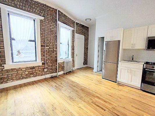 1st image of 129 Orchard St #30