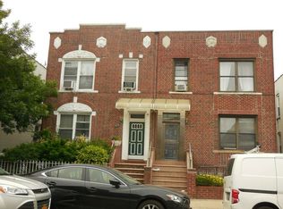 3276 33rd St, Astoria, NY 11106
