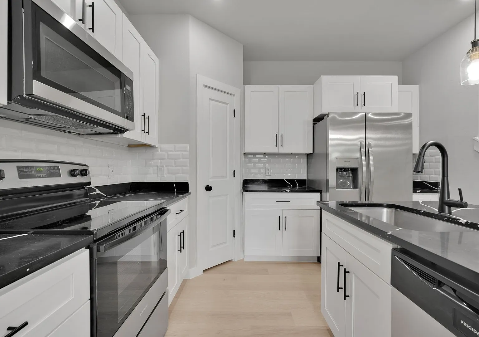 521 Dakota St — Photo 4