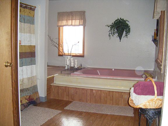 Whirlpool bathroom suite