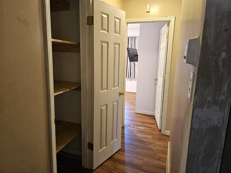 4695 Geneva Dr — Photo 5