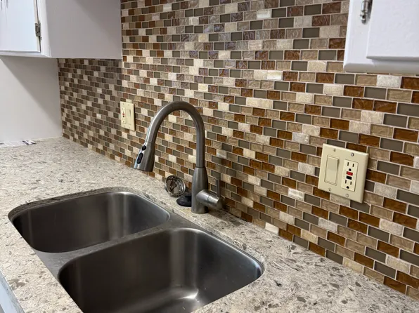 7808 W Manchester Ave APT 2, Playa Del Rey, CA 90293