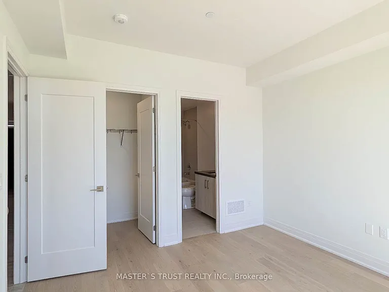 110 Grimsby Ln — Photo 6
