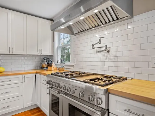 231 Wood St, Bristol, RI 02809