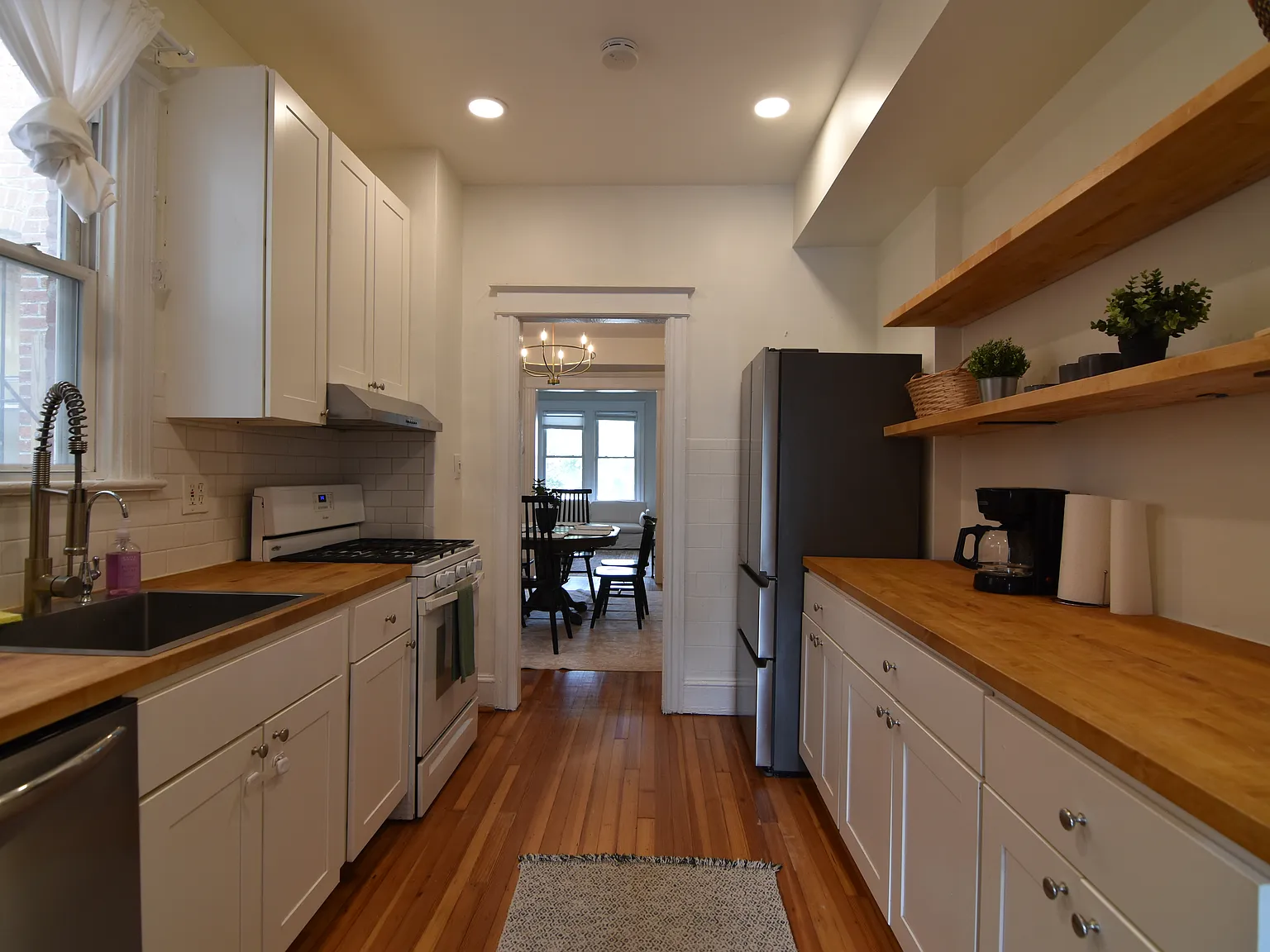 3 bed, 1.5 bath, 1400 sqft, $3,500 — Photo 4