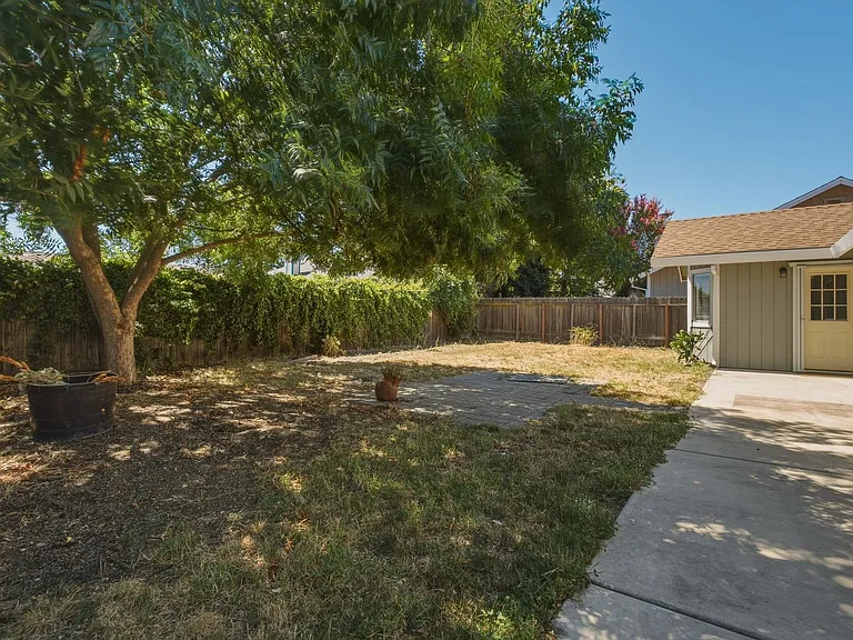 8034 Fairlands Way — Photo 25