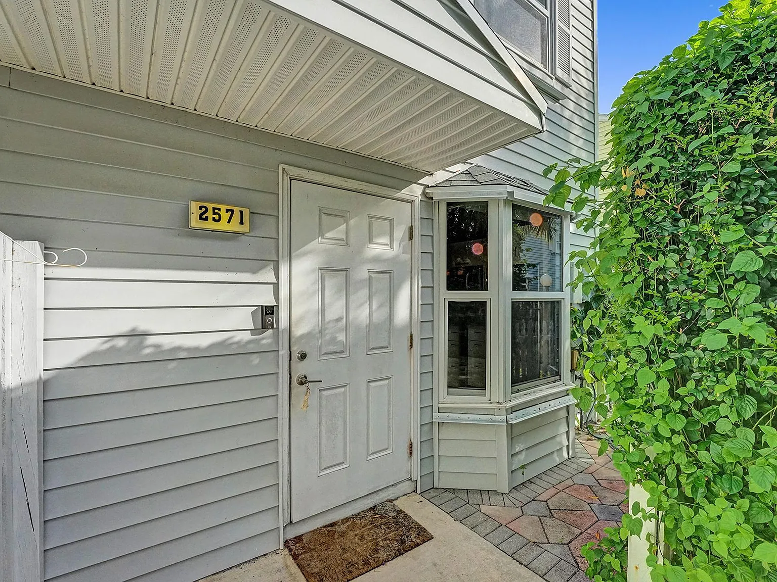 2 bed, 2.5 bath, 1018 sqft, $3,250 — Photo 2