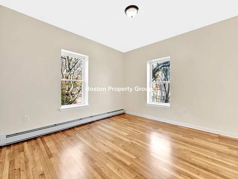 31 Lambert St — Photo 8