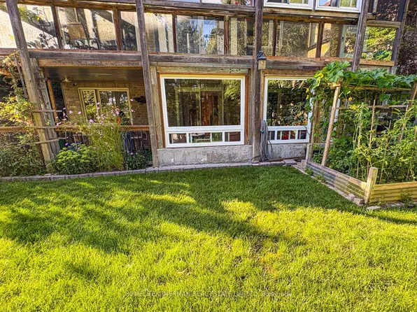 17 Breda Ct, Richmond Hill, ON L4C 6E1