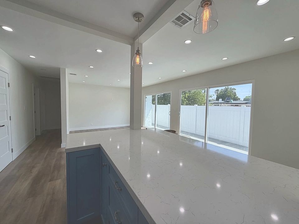 1st image of 10926 Ruffner Ave