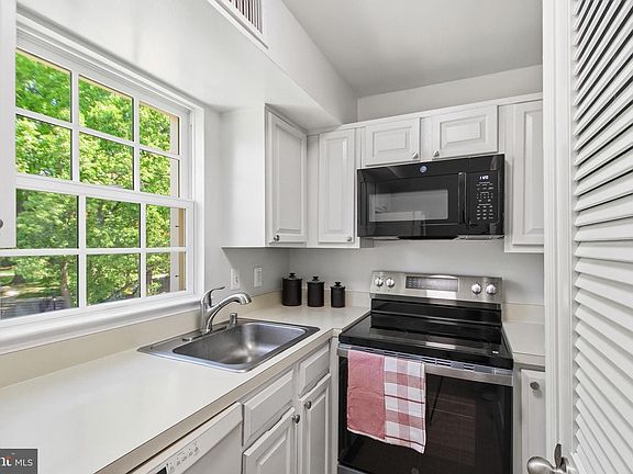 5th image of 607 Bashford Ln APT 3