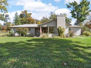 1911 Ridgeway Dr SE, Cedar Rapids, IA 52403