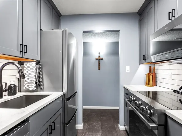 511 Broadway Ave APT 204, Mattoon, IL 61938