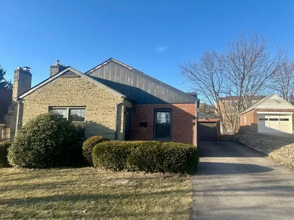 300 Patricia Dr, Ellwood City, PA 16117