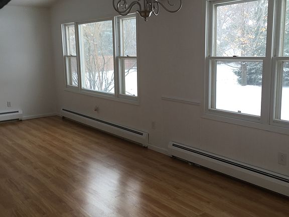 Dining Room W/Built In China