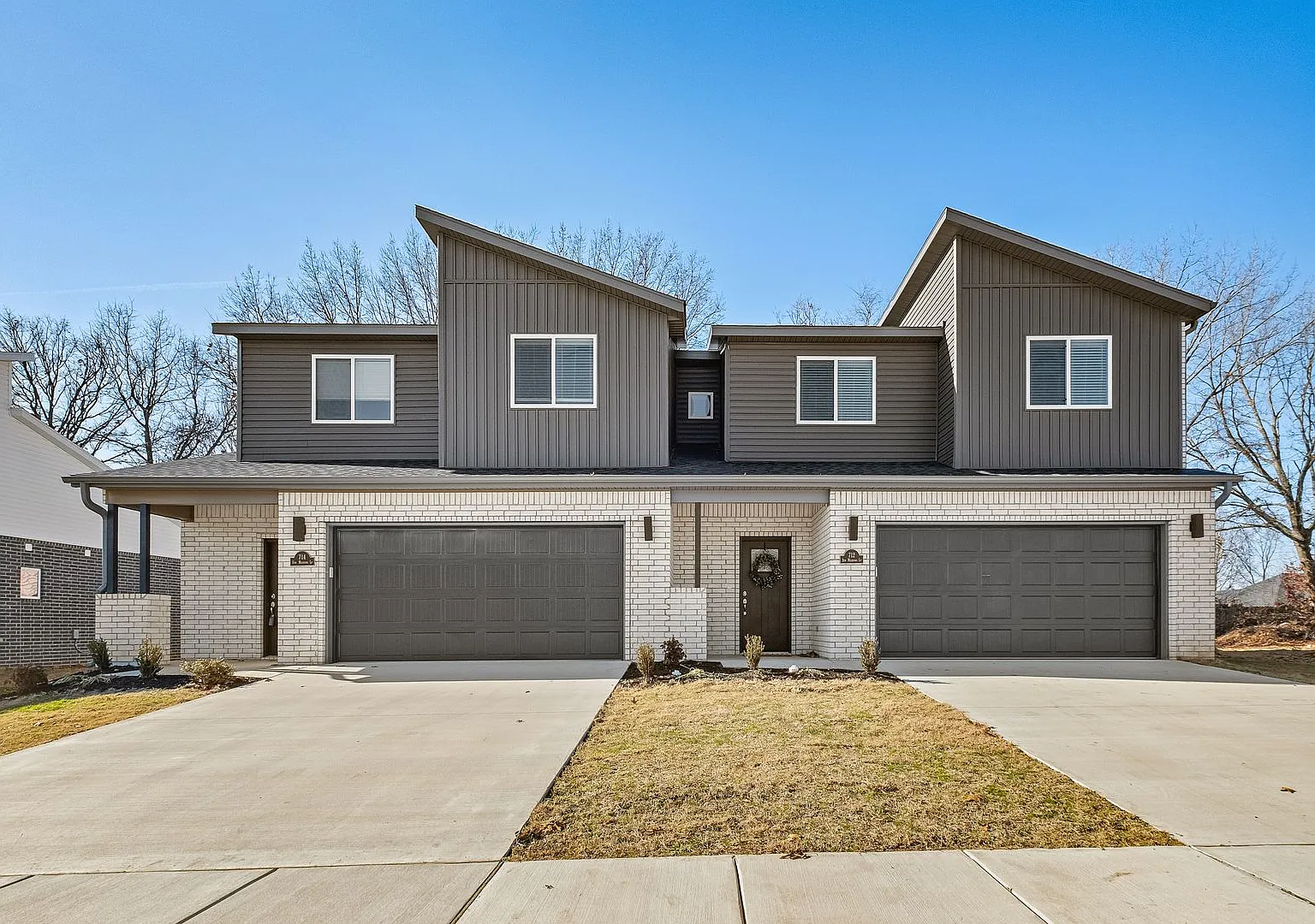 Bright & Spacious 3 Bed - 2.5 Bath Home in Centerton! — Photo 1