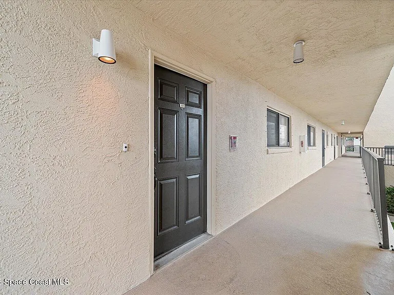 555 Jackson Ave #201 — Photo 5