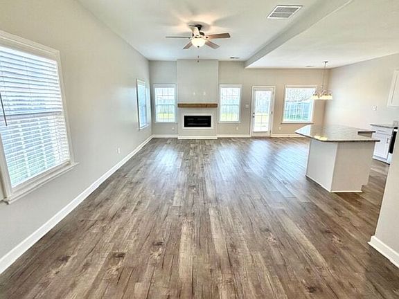 3rd image of 5560 Lakeside Cir W
