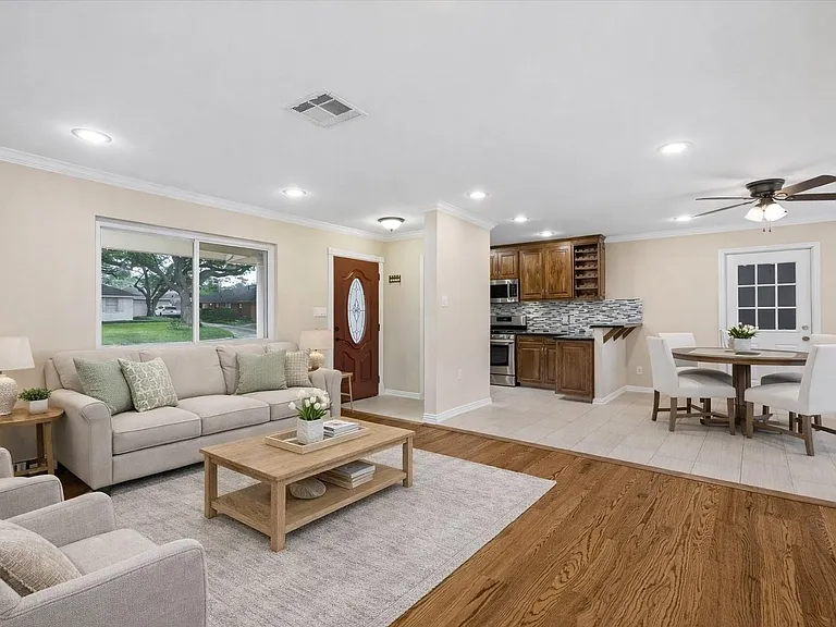 1607 Willowby Dr — Photo 2