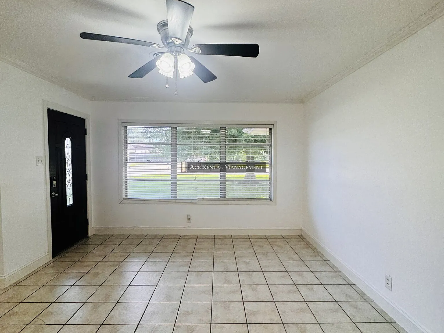 Beautiful 3-Bedroom | 2 Bathroom Single Family Home for Rent in Nederland, TX — Photo 3