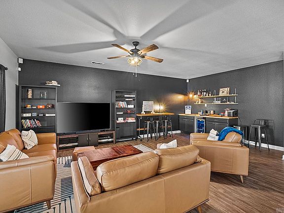 5th image of 303 W Woodruff Ave