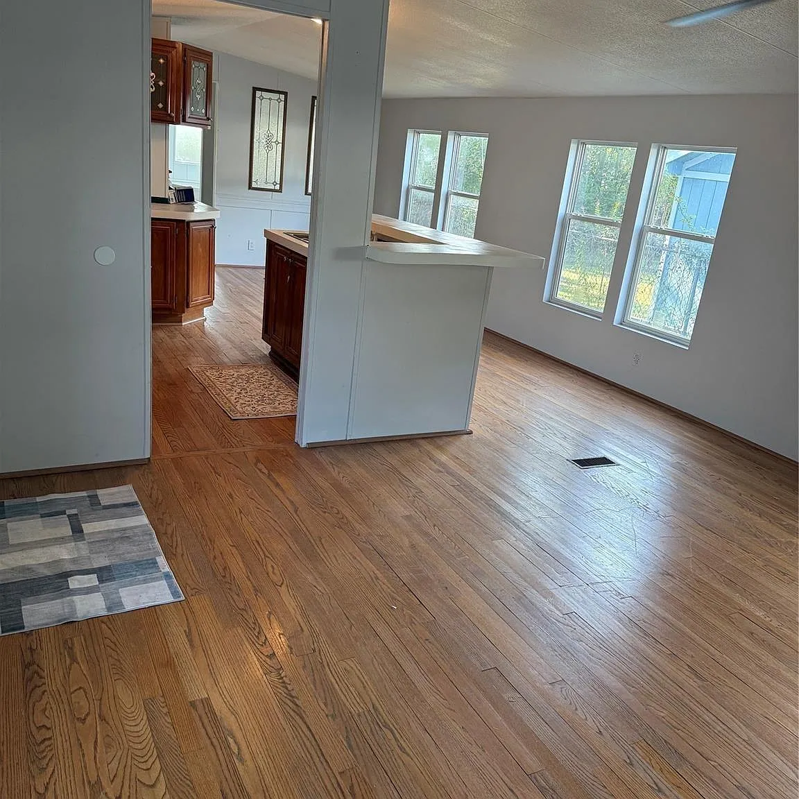 3 bed, 2.0 bath, 1216 sqft, $1,550 — Photo 2