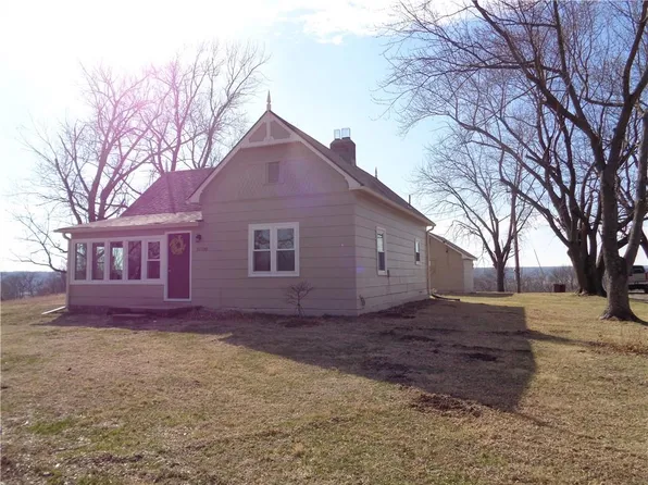 15700 N Geo Rd, Rayville, MO 64084