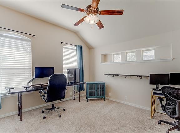 4th image of 115 Eagle Feather Dr