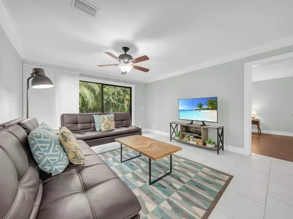 5312 Treetops Dr, Naples, FL