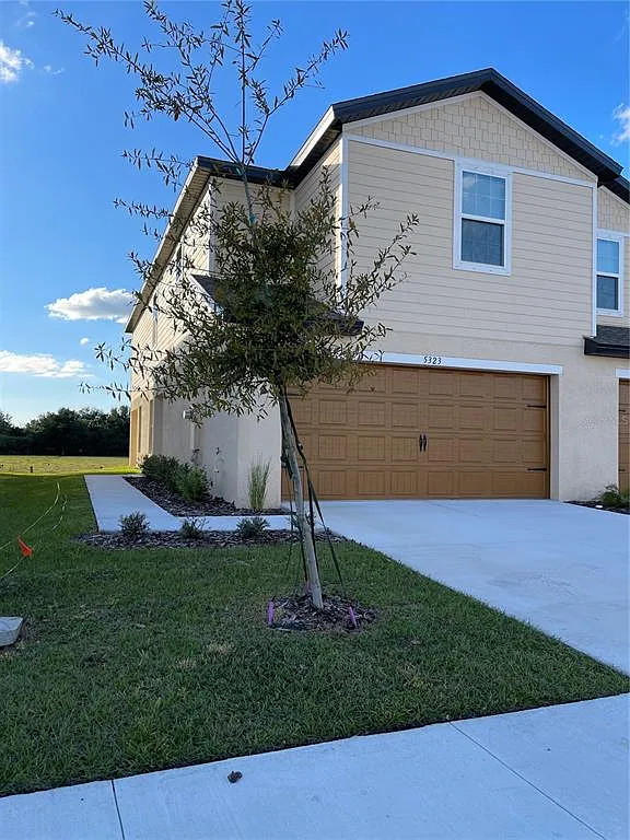 3 bed, 2.5 bath, 1860 sqft, $2,550 — Photo 2