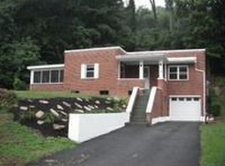 16 Woodbine Rd, Lewistown, PA 17044