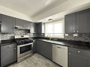 1314 Carol St #L05M, Niles, IL 60714