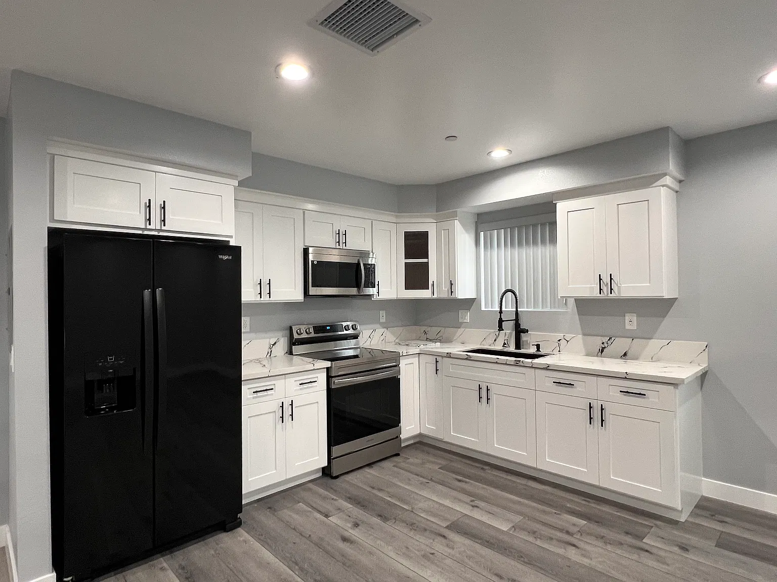 5 bed, 1800 sqft, $4,200 — Photo 4