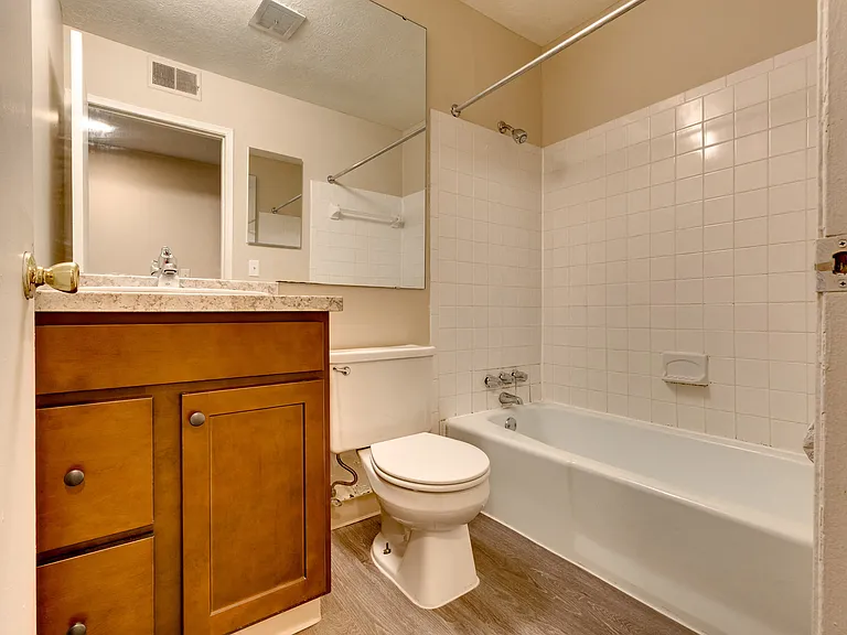 Knob Hill Apartments — Photo 15