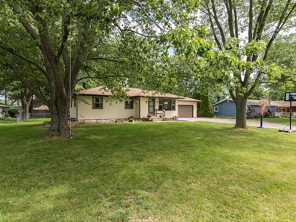 3rd image of 1239 Hillcrest Dr