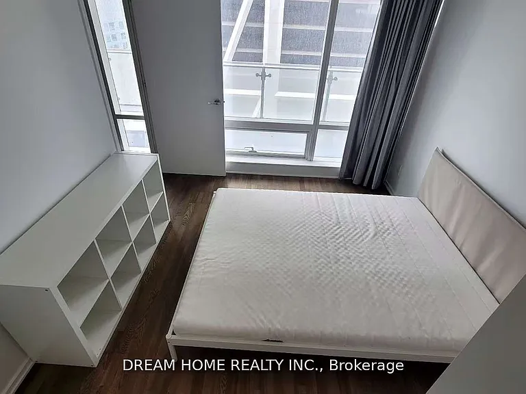 1 Bloor St E #3708 — Photo 10