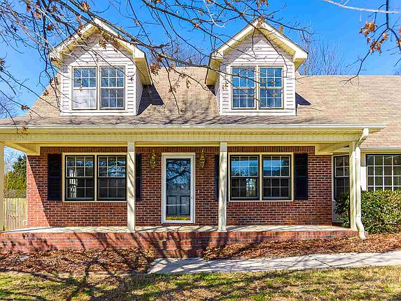 3rd image of 1245 Meadow Park Dr SE