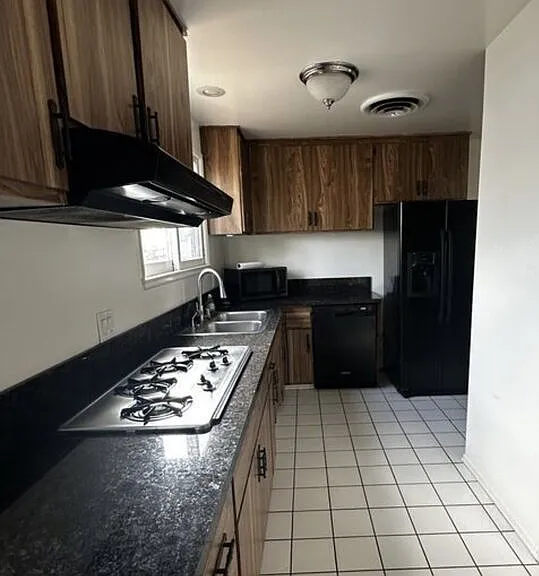 23907 Friar St — Photo 5