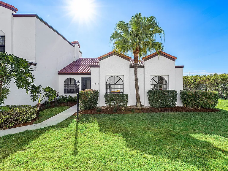 13545 Fountain View Blvd — Photo 5