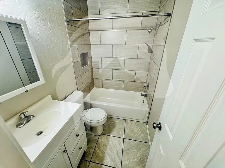 2505 Madison Ave #9 — Photo 6