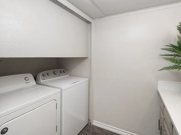 333 Melrose Dr #22D — Photo 3