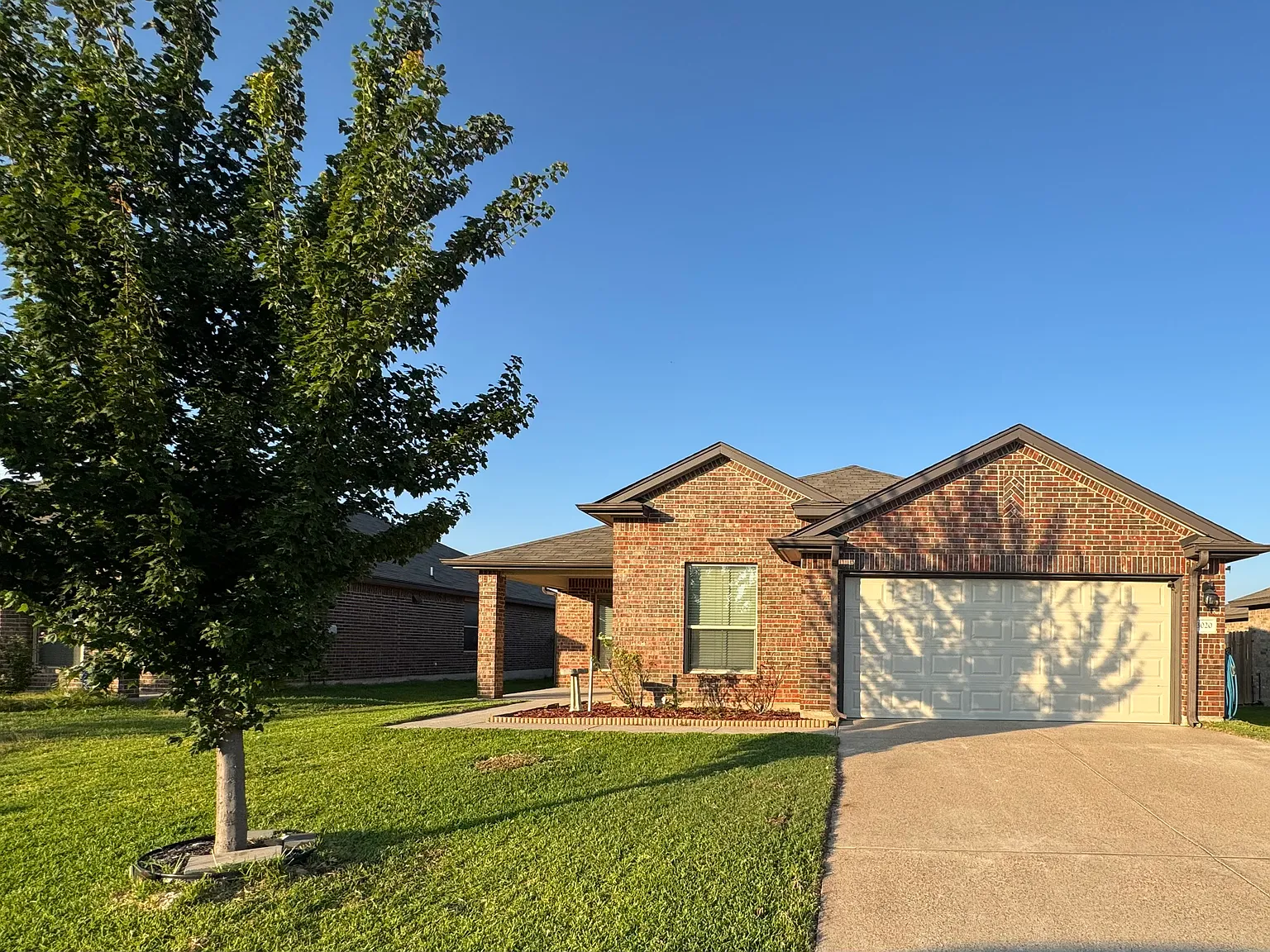 4 bed, 1898 sqft, $2,350 — Photo 1