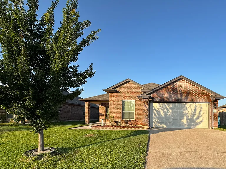 3020 Skinner Dr — Photo 1
