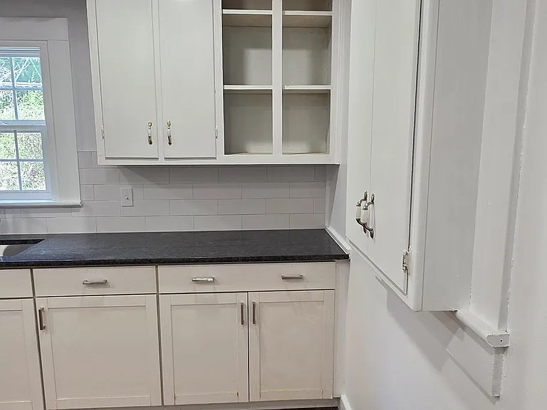 220 Warren St — Photo 5