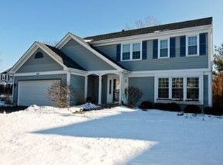 221 Saratoga Ct, Gurnee, IL 60031