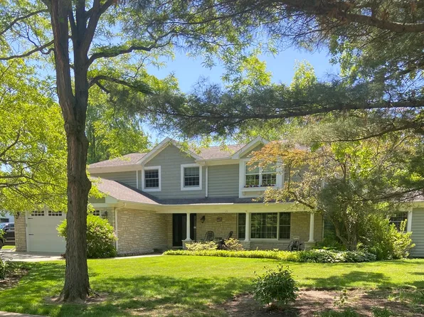 1669 Berkeley Ct, Deerfield, IL 60015