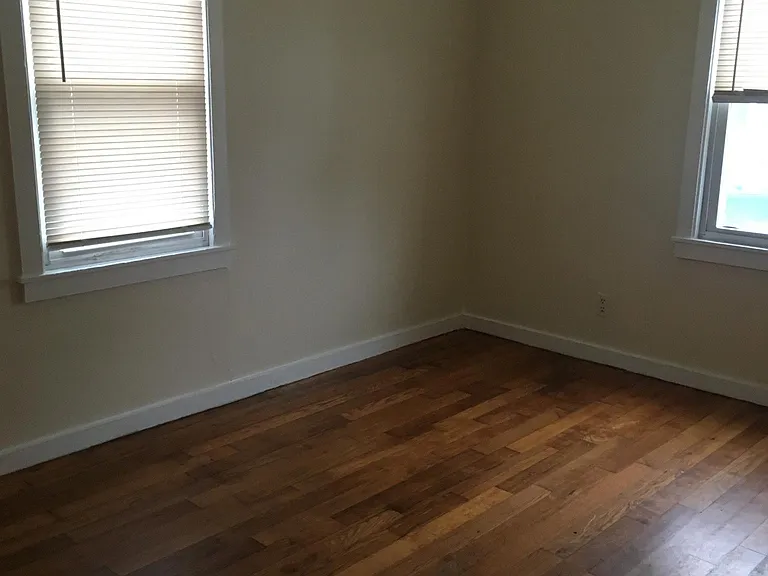 91 Hawthorne Dr — Photo 3